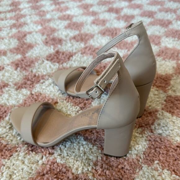 Madden Girl Beella Block Heels Sandals NEW-9 - Picture 10 of 11